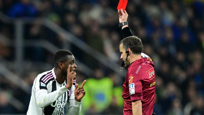 Skandal Wasit di Serie A: Chiellini Kritik Keputusan Kalulu!