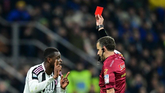 **Wasit Dikamulkan, Kartu Merah Kalulu usai 'Colek' Bastoni di Inter vs Juventus!**