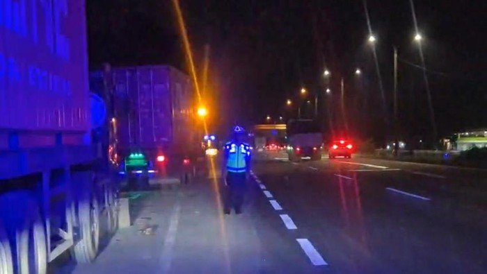 Polantas Tertibkan Truk, Perintah Polri Guncang Ruas Tol!