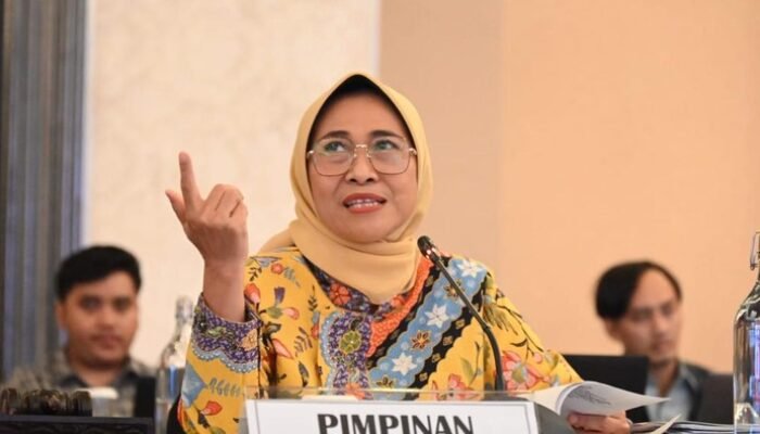 **”Komisi X DPR: Pernyataan ‘Cukup Aku yang WNI’ dari Alumni LPDP Menyebutkan Alarm Sosial”**