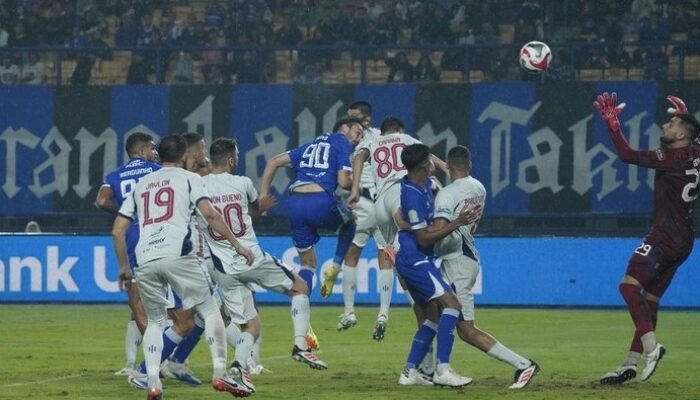 **Bojan Hodak: Catatan Menakutkan, Persib Selamat dari Kehancuran!?**
