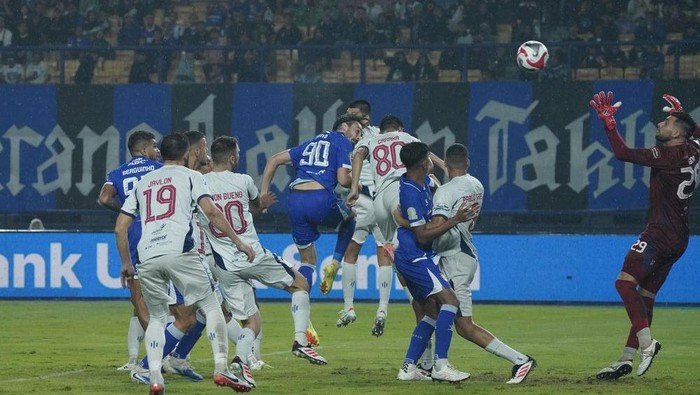 **Bojan Hodak: Catatan Menakutkan, Persib Selamat dari Kehancuran!?**