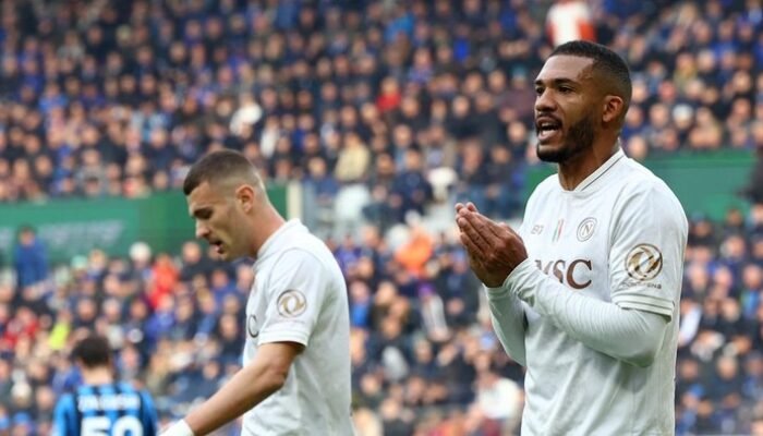 “Frustrasinya Napoli: Implikasi Kekalahan pada Perjuangan untuk Posisi Eropa”