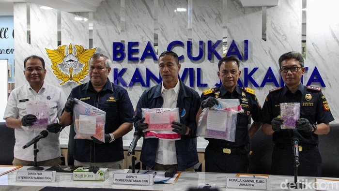 BNN Buru WN Nigeria Pengendali Ekstasi Diselundupkan Lewat Paket Gaun Nikah - Update 2