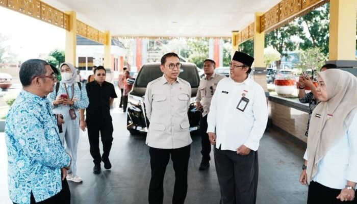 “Tinjau Taman Budaya Bengkulu: Menbud Cek Fasilitas, Apakah Potensinya Cukup untuk Menarik Wisatawan?”