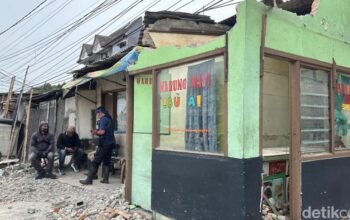 Cerita Pemilik Warteg Bongkar Bangunan Mandiri untuk Flyover Bulak Kapal – Update 2