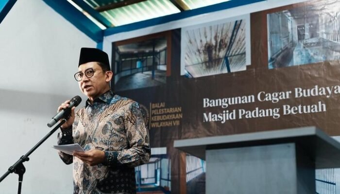 Pemugaran Sejarah: Menbud Resmikan Perbaikan Masjid Padang Betuah, Icon Warisan Budaya!