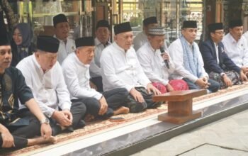 Ziarah Safari Ramadan, NasDem Perkuat Silaturahmi di Makam Pendiri NU Jombang