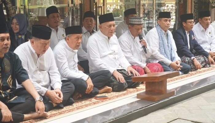 Ziarah Safari Ramadan, NasDem Perkuat Silaturahmi di Makam Pendiri NU Jombang