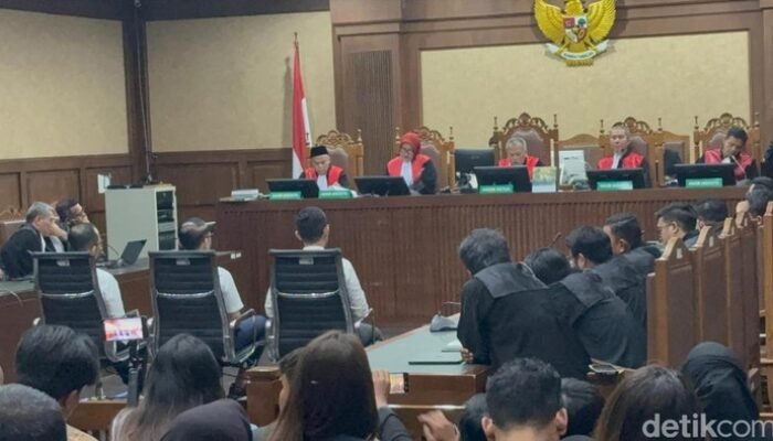 Sidang Vonis Kasus Minyak Mentah Dikebut hingga Lewat Tengah Malam: 9 Terdakwa Hadapi Hukuman