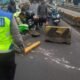 Mobil Tabrak Separator Busway di Jl Gatsu, Lalin Arah Kuningan Tersendat: Kenyataan Menyakitkan di Jalan Raya
