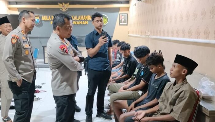 Perang Sarung di Surabaya: 16 Pemuda Ditangkap dengan Senjata Tajam