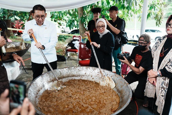 17.000 Paket Rendang dari Kemenbud ke Sumatera: Kolaborasi yang Menyegarkan