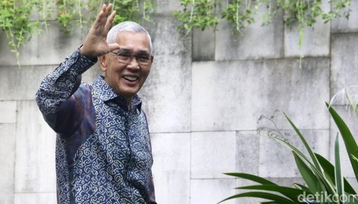 “Riuh Duka Menerjang Istana: Wapres ke-6 RI Try Sutrisno Wafat, Sejarah Menangis”