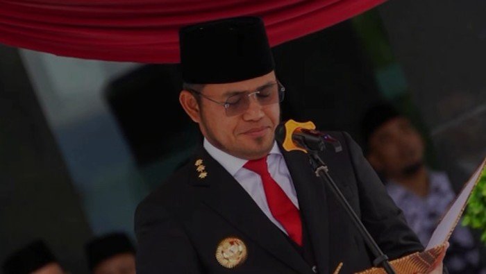 Skandal Mobil Dinas Rp 8,49 Miliar: Gubernur Kaltim Minta Maaf, Tapi Rakyat Minta Lebih!