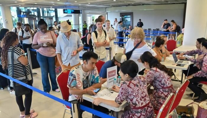 Perang Iran menghentikan Penerbangan, Sejumlah WNA Tertahan di Bali dalam Krisis