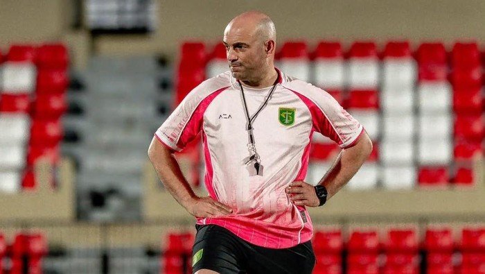 Tavares Peringatkan Persebaya: Kesalahan Kecil, Persib Bisa Musnahkan Harapan