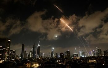 “Serangan dari Iran dan Lebanon Picu Sirene Meraung-raung di Seluruh Israel”