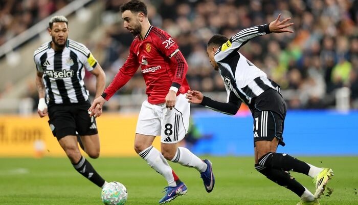 **Duel Sengit Newcastle vs MU: 1-1 di Babak Pertama dan Serangan Menegaskan**