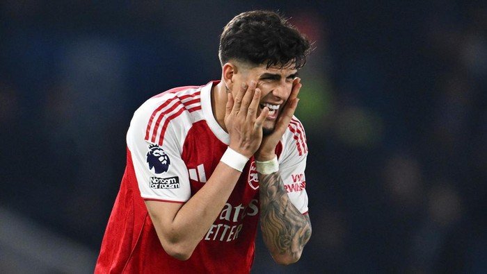Tantrum Pelatih Brighton ke Arsenal, Hincapie: Sssttt!
