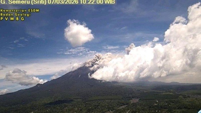 Erupsi Gunung Semeru Hari Ini: Awan Panas dan Guguran Ancam Warga Dekat Lokasi
