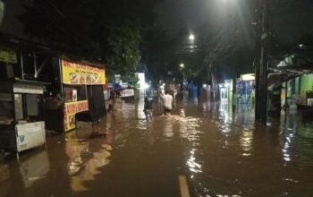 Banjir 60 Cm di Bintaro, Jaksel, Rendam Jalan dan Rumah Warga!