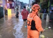 Banjir Jakarta Menerjang 48 RT-16, Hujan Semalaman Jadi Penyebab