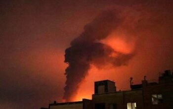 **Israel Serang Depot Minyak Iran, Kebakaran Besar Landa Teheran**