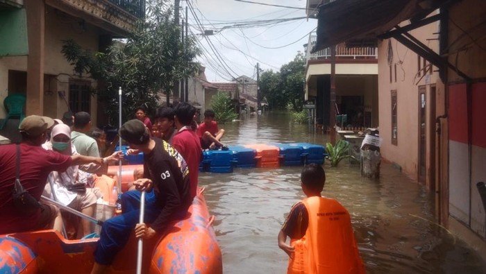 Tanggul Kali Sabi Jebol, Banjir 5 Meter Gegerkan Tangerang