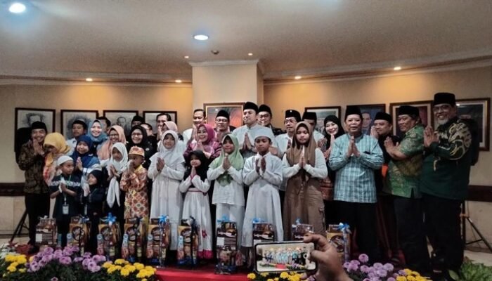 Bersama Anak Yatim, DPRD Surabaya Buka Puasa dengan Kenangan Adi Sutarwijono