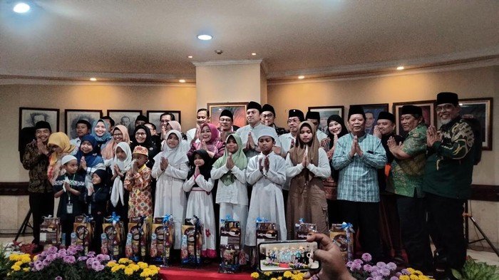 Bersama Anak Yatim, DPRD Surabaya Buka Puasa dengan Kenangan Adi Sutarwijono