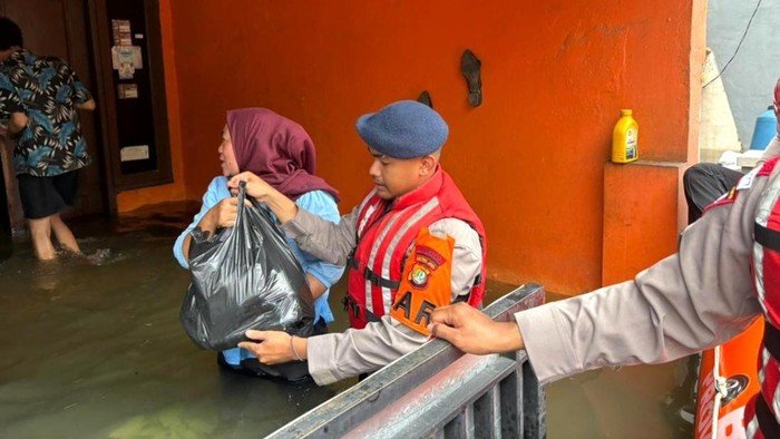 Banjir 5 Meter di Periuk Tangerang: Brimob Metro Simpati dan Aksi Cepat!