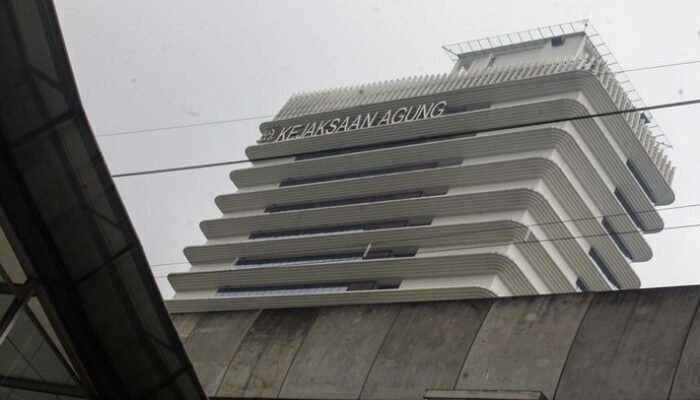 **”Kejagung Geledah Komisioner Ombudsman Yeka Hendra: Skandal Besar Terungkap?”**