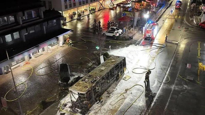 Ngeri! Orang Bakar Diri di Bus Swiss, 6 Tewas, 3 Luka dalam Tragedi Teror?