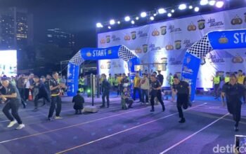 **Wakapolda Metro Jaya Berlari Bareng di ‘Night Run Jaga Jakarta’, Ini Pesanannya!**