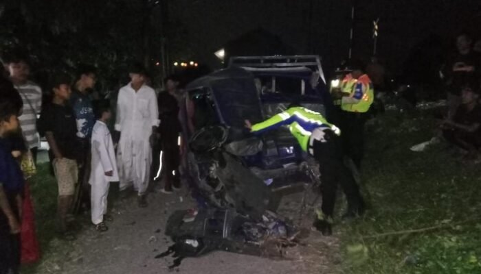 KRL Tabrak Pikap, Tragedi di Bogor: 1 Orang Luka!