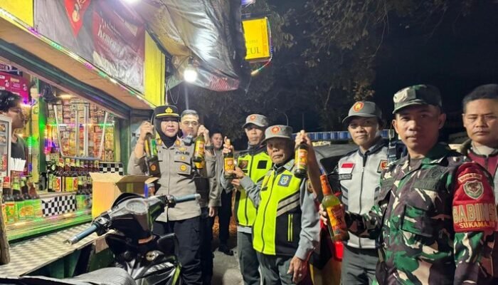 Patroli Ramadan di Puncak Bogor, Polisi Sita Puluhan Botol Miras, Warga Bersorak