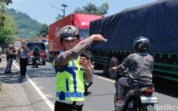 Padatnya Pemudik di jalur Limbangan Garut, One Way Solusinya