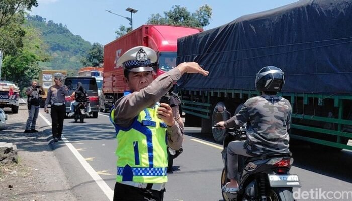 Padatnya Pemudik di jalur Limbangan Garut, One Way Solusinya