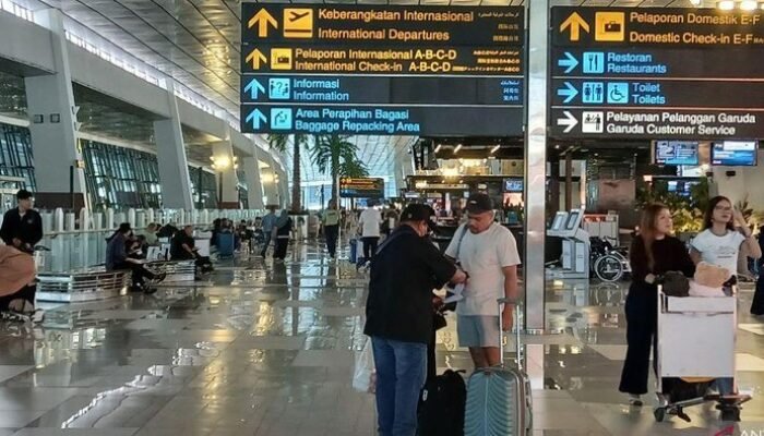 Bandara Soetta Dihinggapi 93 Ribu Penumpang jelang Lebaran, Padatnya Trafik Menyebabkan Antrian Panjang