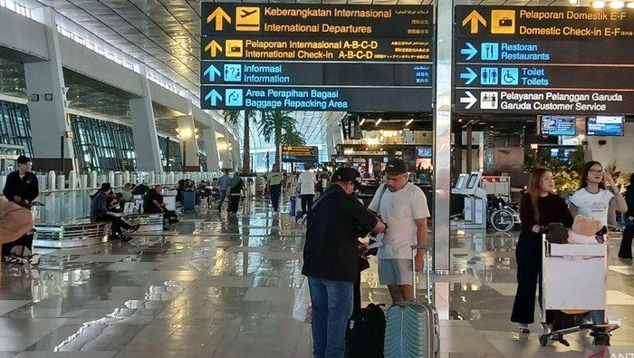 Bandara Soetta Dihinggapi 93 Ribu Penumpang jelang Lebaran, Padatnya Trafik Menyebabkan Antrian Panjang