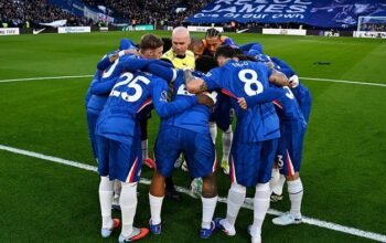 Ritual Chelsea Dibawah Sorotan, Neville Pertanyakan Tujuan Membuat Lingkaran