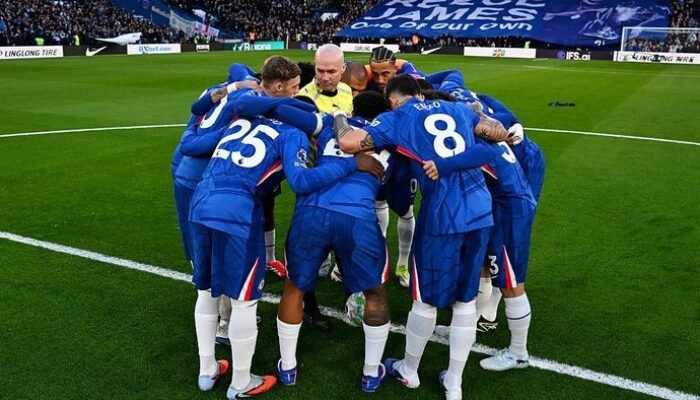 Ritual Chelsea Dibawah Sorotan, Neville Pertanyakan Tujuan Membuat Lingkaran