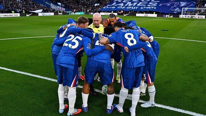 Ritual Chelsea Dibawah Sorotan, Neville Pertanyakan Tujuan Membuat Lingkaran