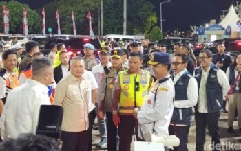 Menhub-Kakorlantas Tinjau Pelabuhan Merak dan Ciwandan, Temui Para Pemudik, Pastikan Perjalanan Aman!