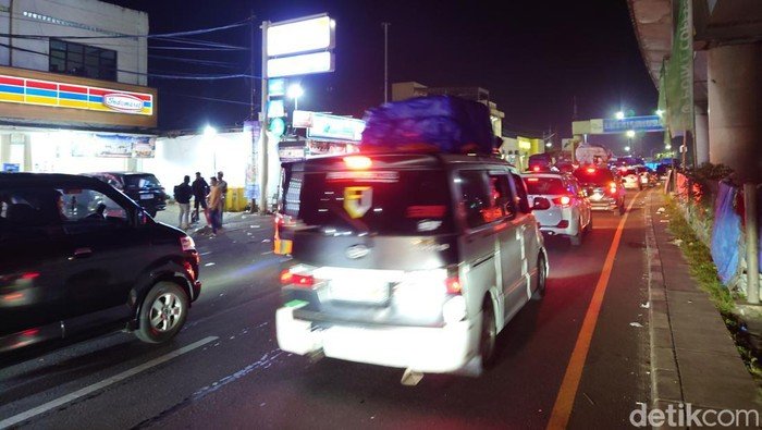 Antrean Menyebalkan di Pelabuhan Merak, Puncak Mudik Berujung Tragedi?