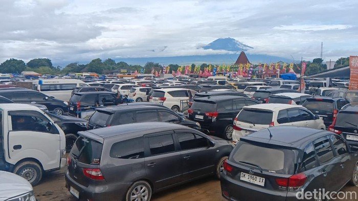 Kendaraan Padati Pelabuhan Gilimanuk-Ketapang, Nyepi Besok!