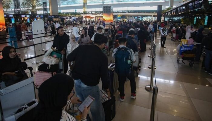 **184.754 Penumpang Arus Mudik di Soetta, Puncaknya Hari Ini!**