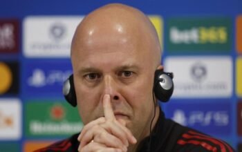 “Fruстраsi Fans Liverpool: Benarkah Slot Soal ‘Saya Pasti Banyak Salah’?”