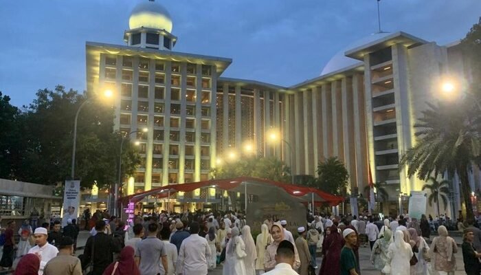 Suasana Istiqlal Menggeliat, Jemaah Siap Bersiap untuk Salat Id